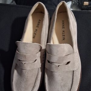 Anne Klein Beverly Suede Loafers Taupe Slip On Flats Women's Size 9